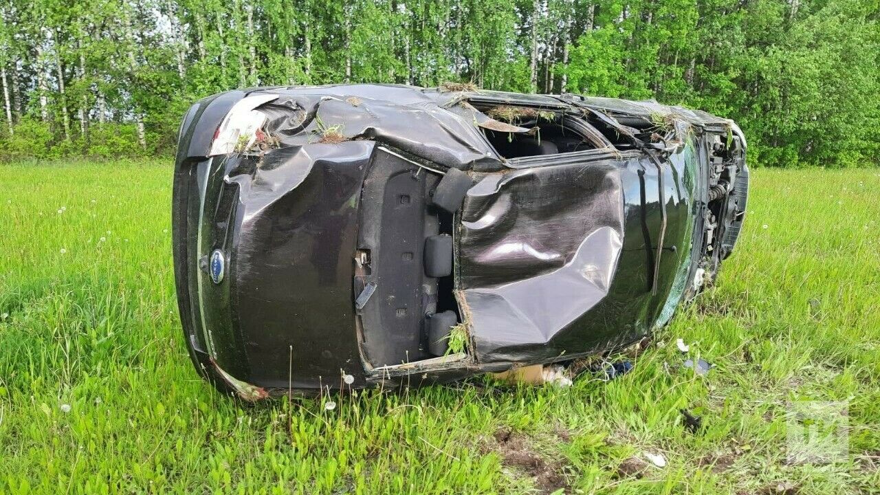 В Татарстане на трассе погибла женщина-водитель, вылетев в кювет
