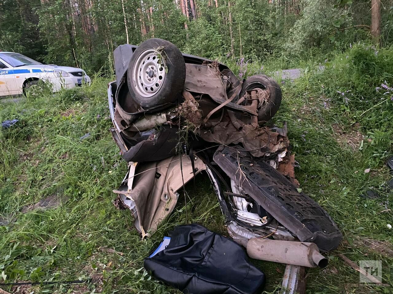 Легковушку после ДТП разорвало пополам под Набережными Челнами