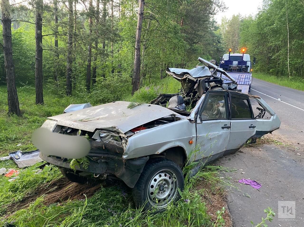 Легковушку после ДТП разорвало пополам под Набережными Челнами