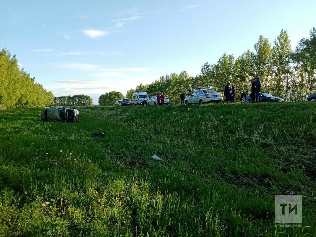 На&nbsp;трассе в&nbsp;РТ легковушка вылетела в&nbsp;кювет и&nbsp;перевернулась, водитель скончался