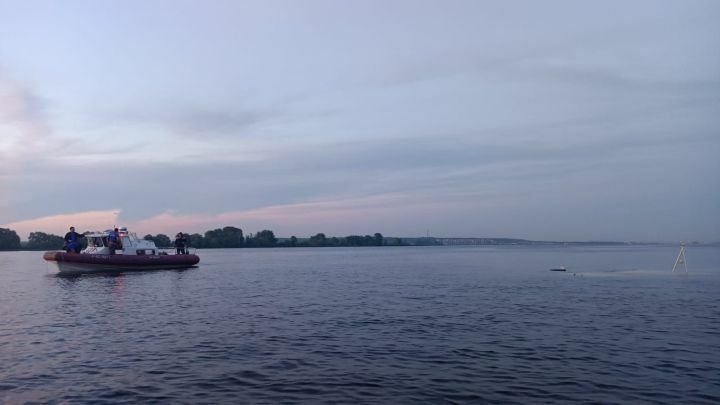 В Татарстане теплоход с пассажирами на борту затонул из-за перегруза