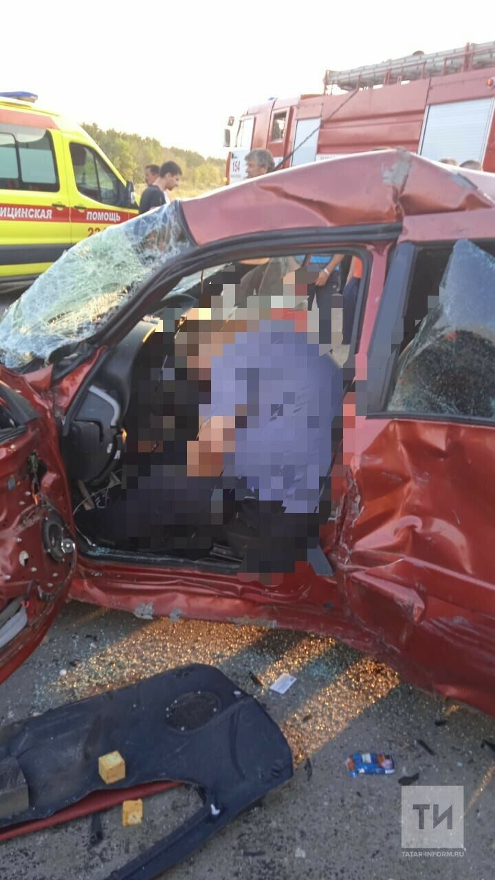 В Татарстане на трассе М-7 фура снесла «Ладу», водитель легковушки скончался