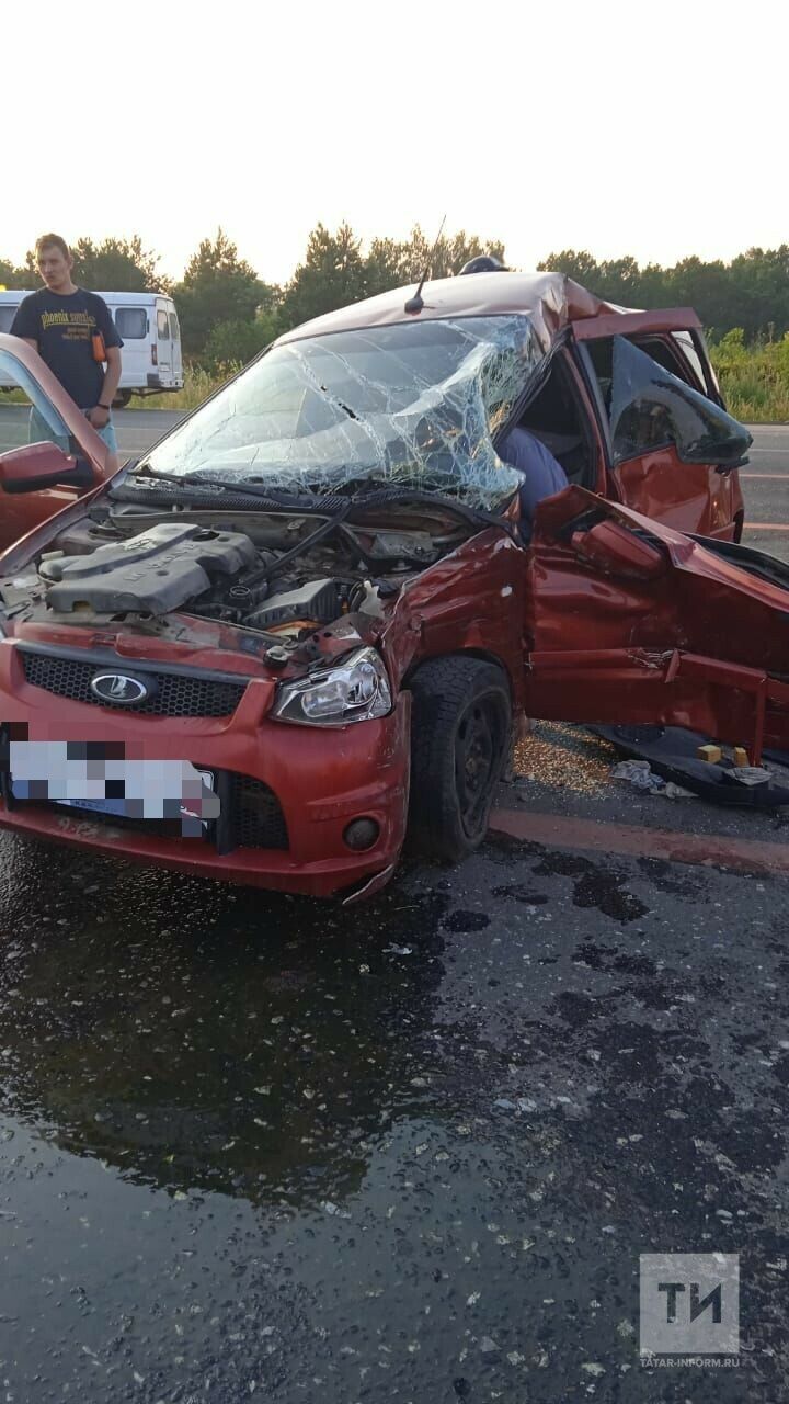 В Татарстане на трассе М-7 фура снесла «Ладу», водитель легковушки скончался