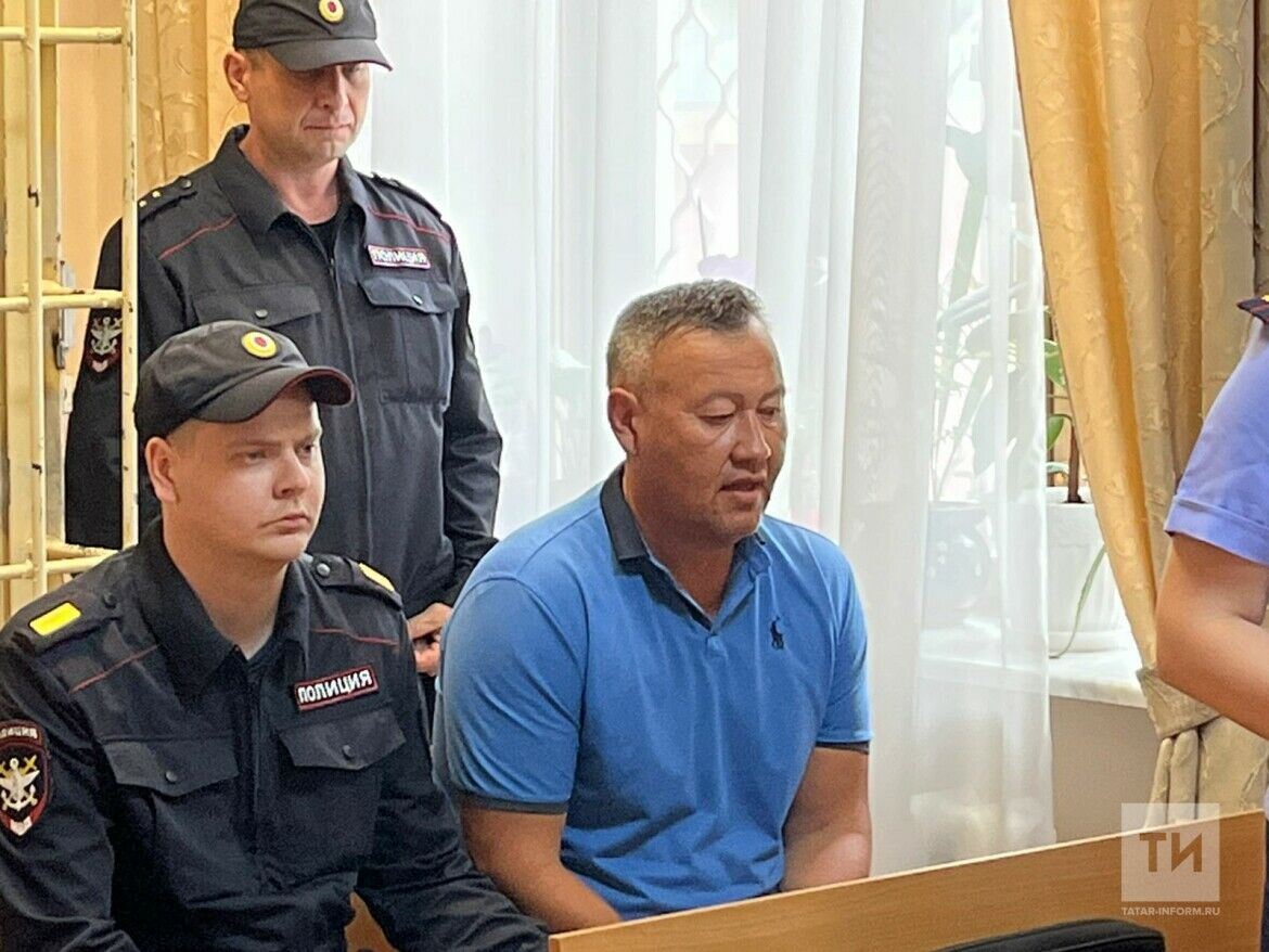 Еще на сутки в изоляторе оставили организатора поездки на теплоходе, который затонул в Татарстане