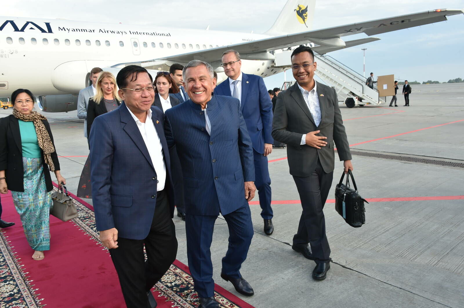 Премьер-министр Мьянмы прилетел в Татарстан