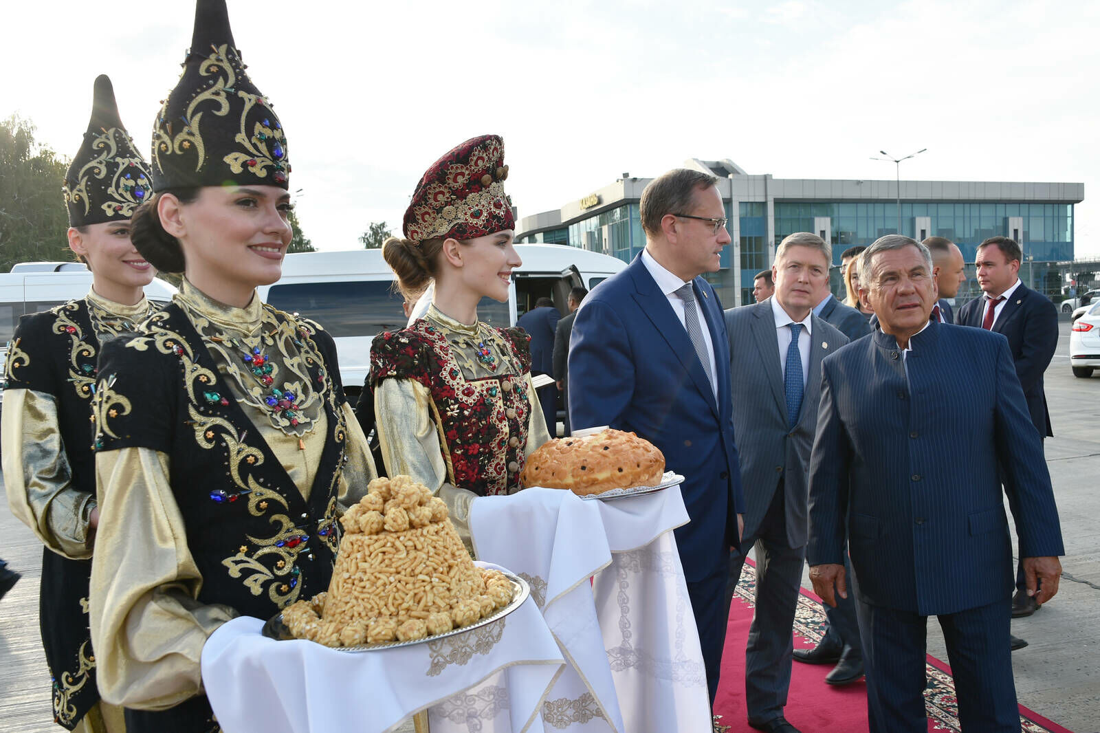 Премьер-министр Мьянмы прилетел в Татарстан