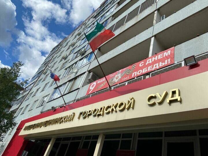 В Челнах суд лишил горожанку прав на год за сломанный пистолет на АЗС