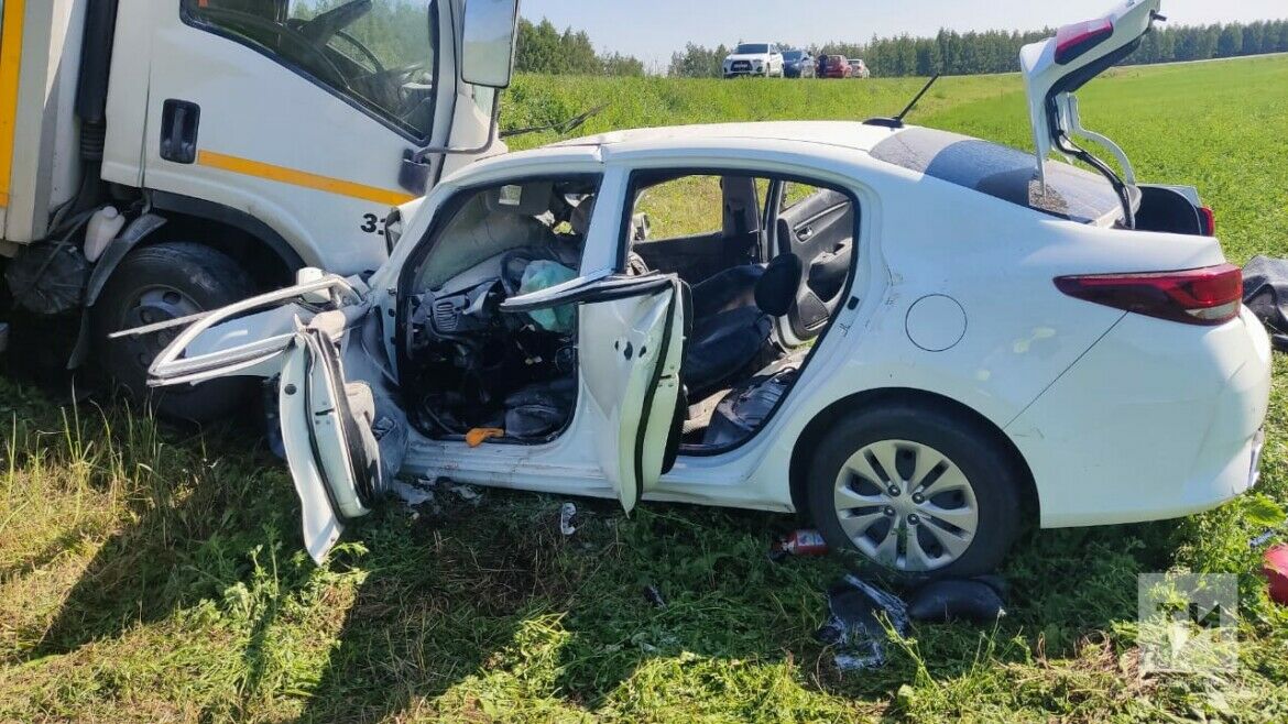 В Татарстане погибли два человека в массовом ДТП
