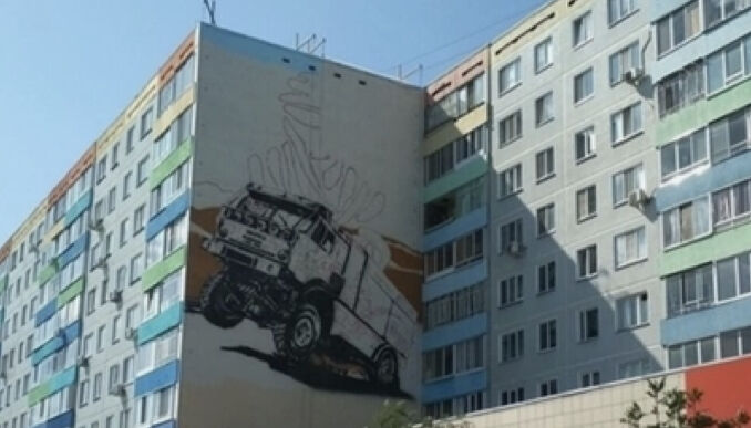 УФАС РТ доказал, что рисунок гоночного грузовика «КАМАЗ-мастер» на доме в Челнах не носит рекламного характера