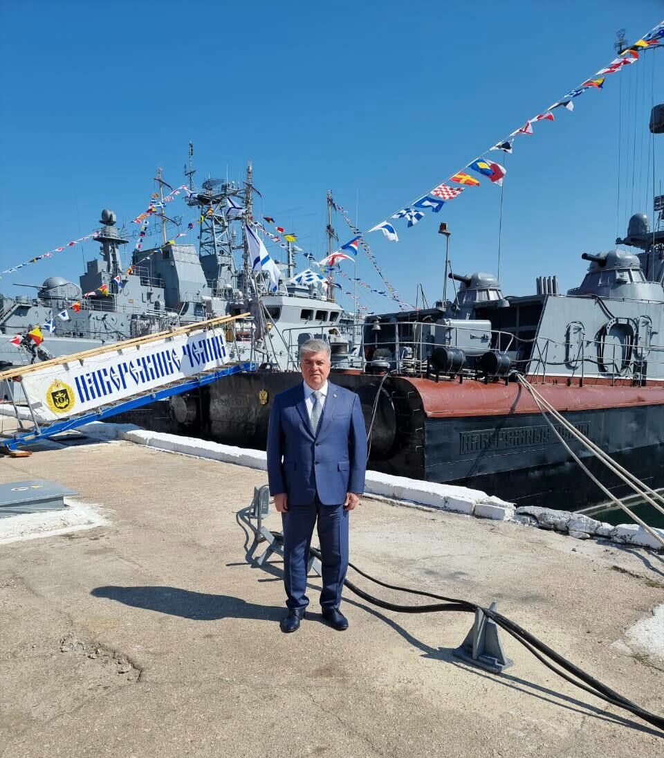 Магдеев поздравил челнинцев с Днем ВМФ из Севастополя с катера «Набережные Челны»