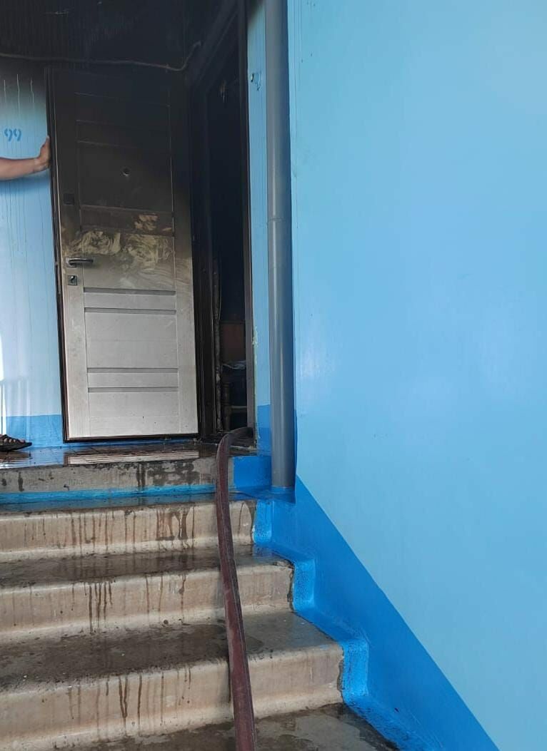 В Челнах из пятиэтажки, где произошел пожар, спасли двух человек