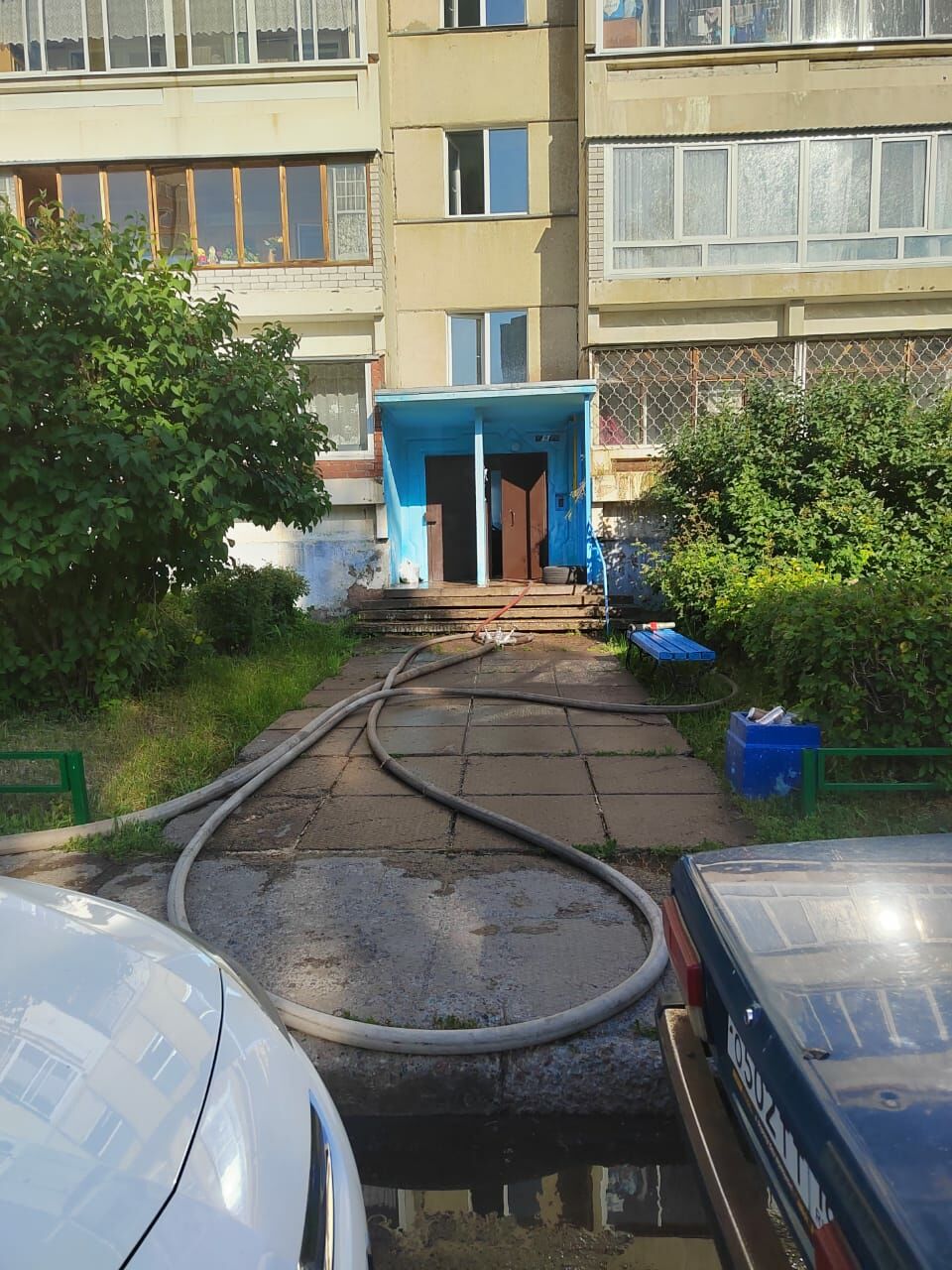 В Челнах из пятиэтажки, где произошел пожар, спасли двух человек