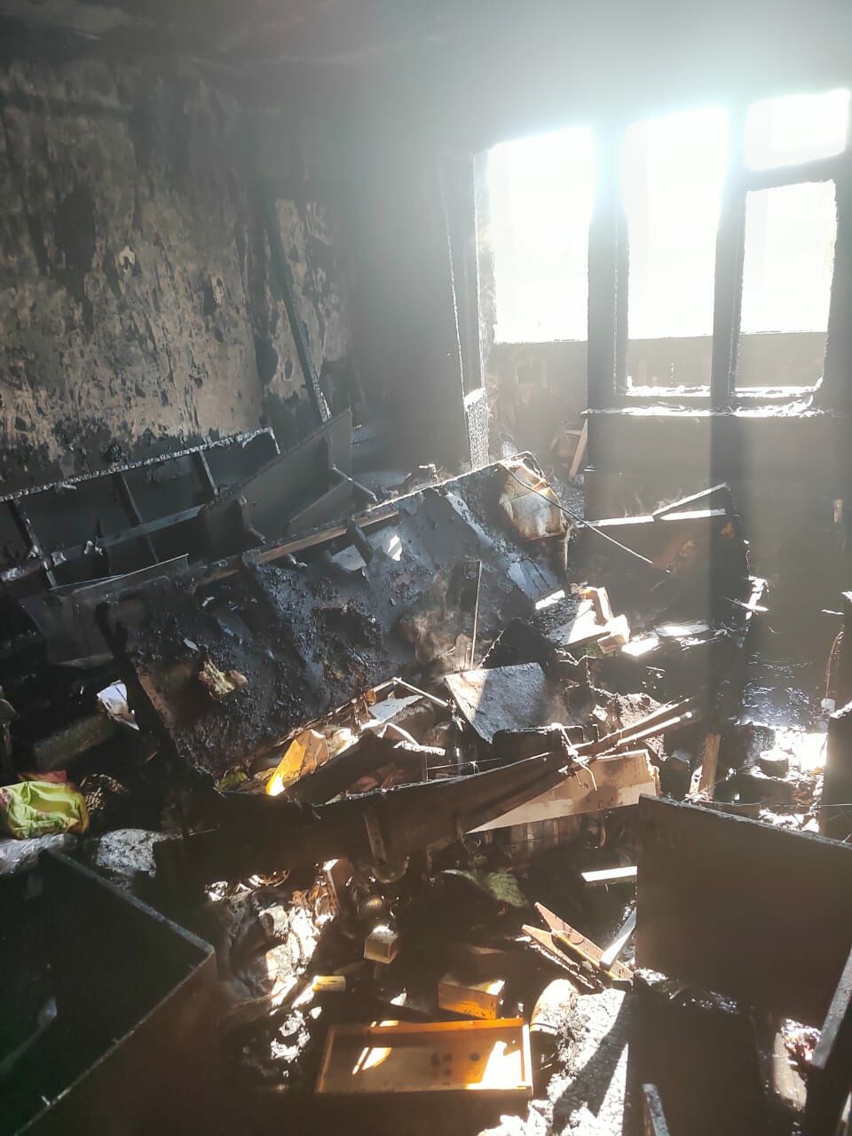 В Челнах из пятиэтажки, где произошел пожар, спасли двух человек