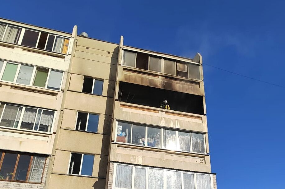 В Челнах из пятиэтажки, где произошел пожар, спасли двух человек