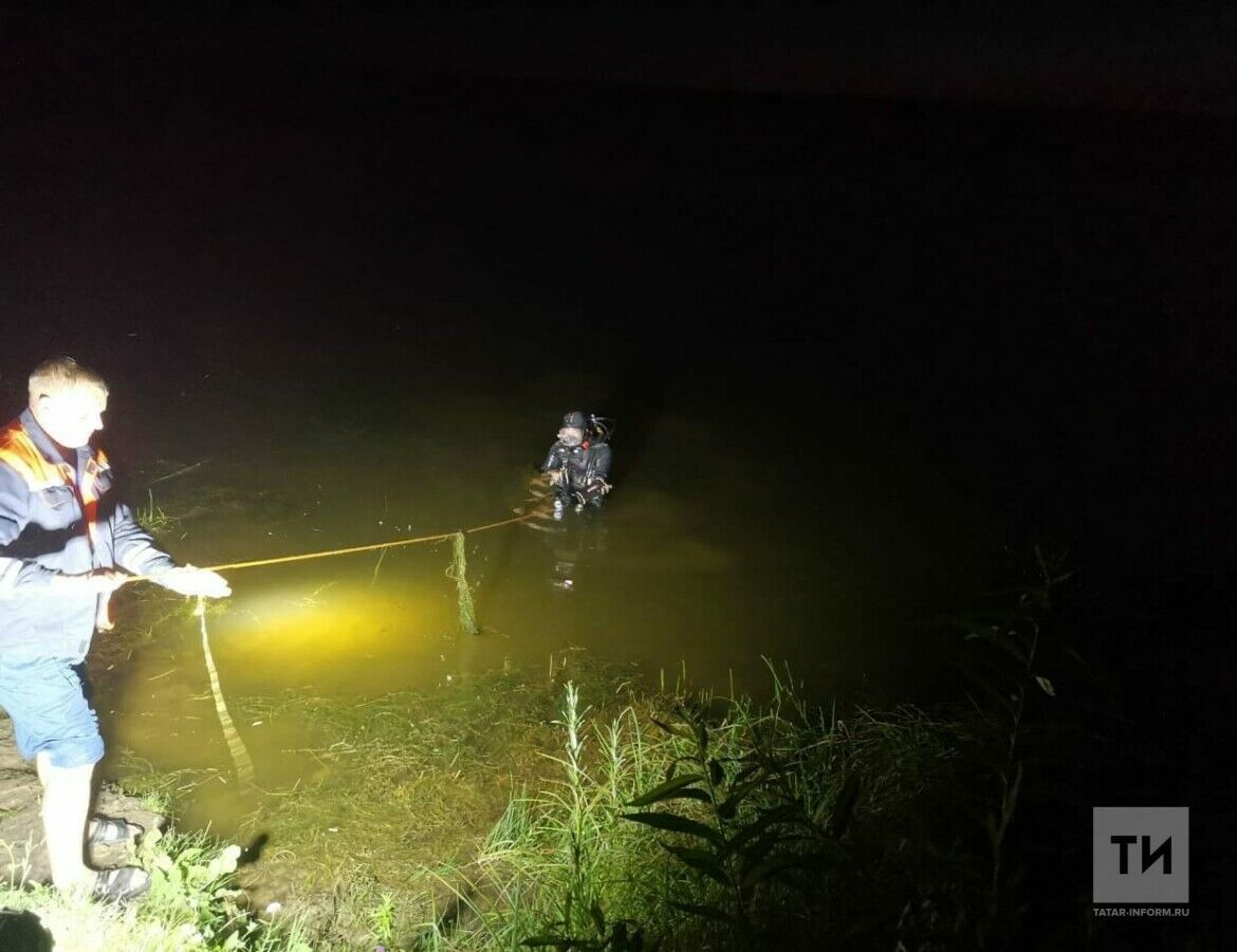 В Татарстане спасатели вытащили тело мужчины, который решил пьяным искупаться в реке