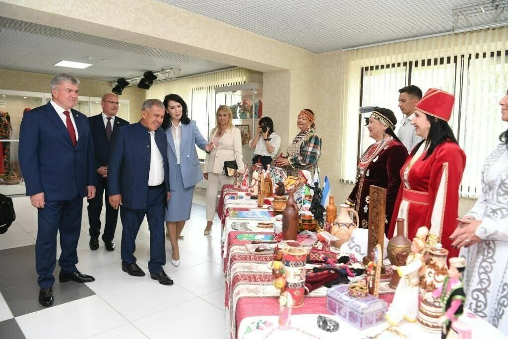 Президент РТ Рустам Минниханов посетил в Челнах обновленный Дом дружбы народов