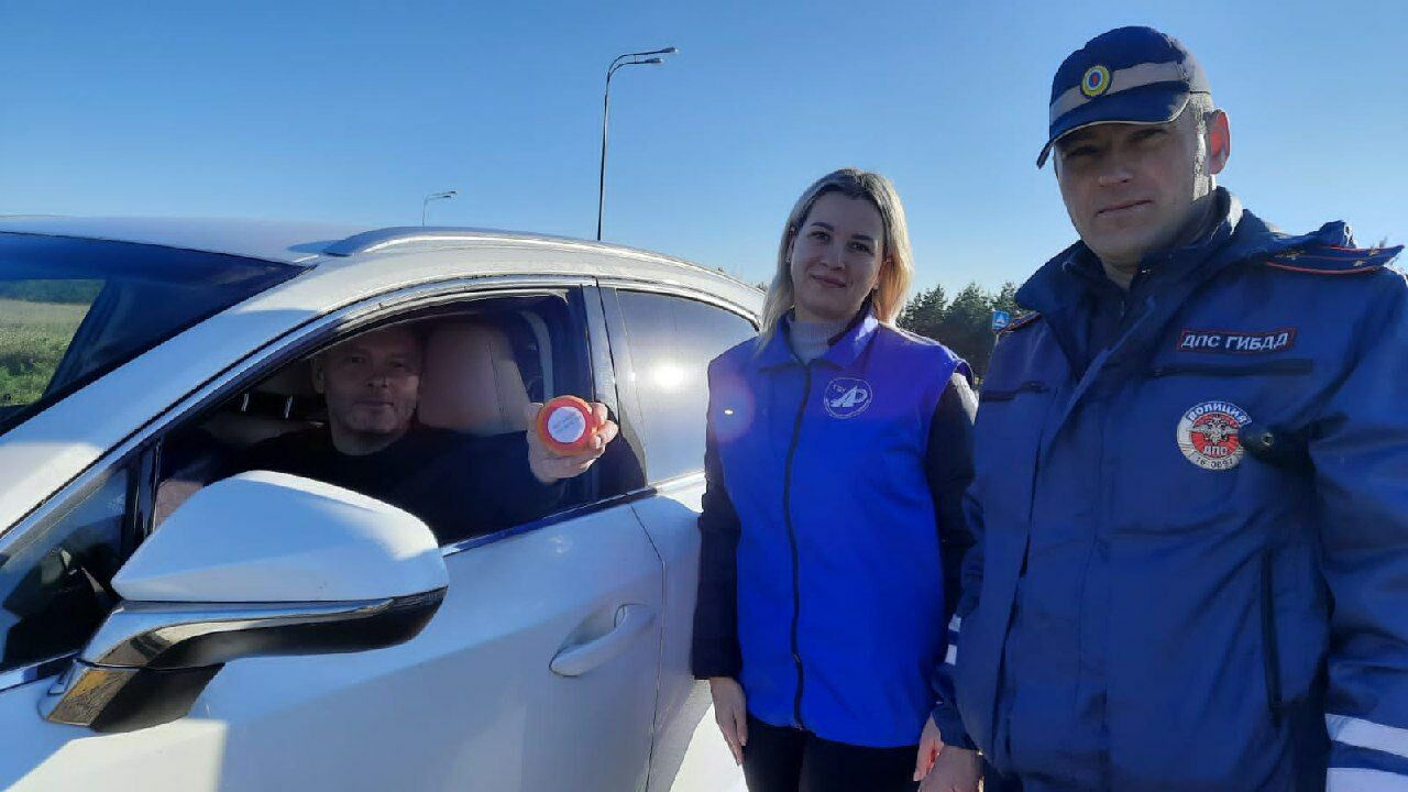 Инспекторы ГИБДД на дорогах Татарстана дарили водителям «витамины трезвости»