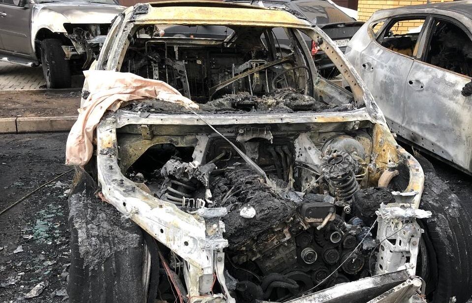 В соцсетях появилось видео момента поджога автомобиля в Челнах