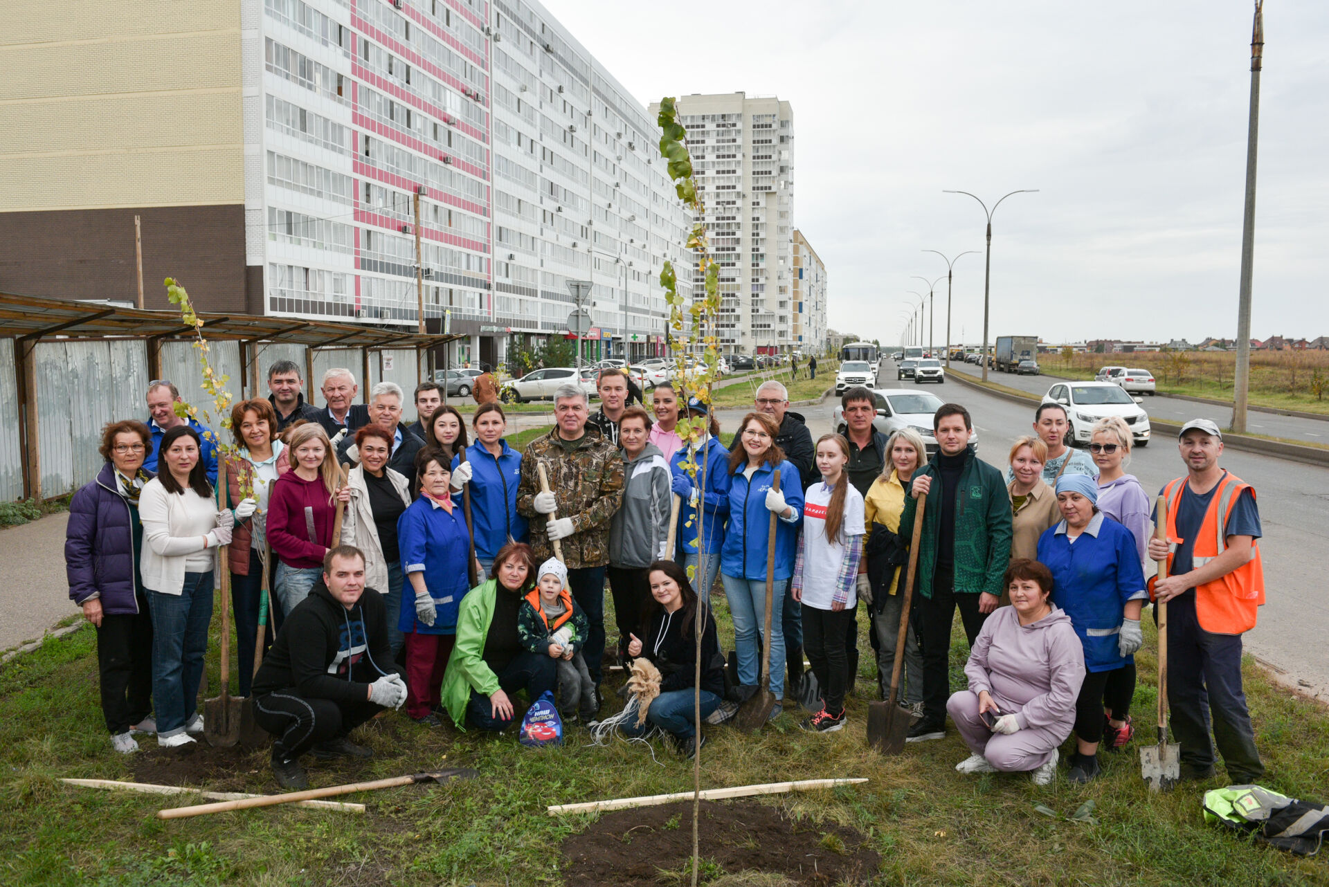 В Челнах Наиль Магдеев принял участие в посадке 510 деревьев