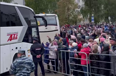 Из&nbsp;Челнов в&nbsp;Казань на&nbsp;сборы выехали более 100 военнообязанных