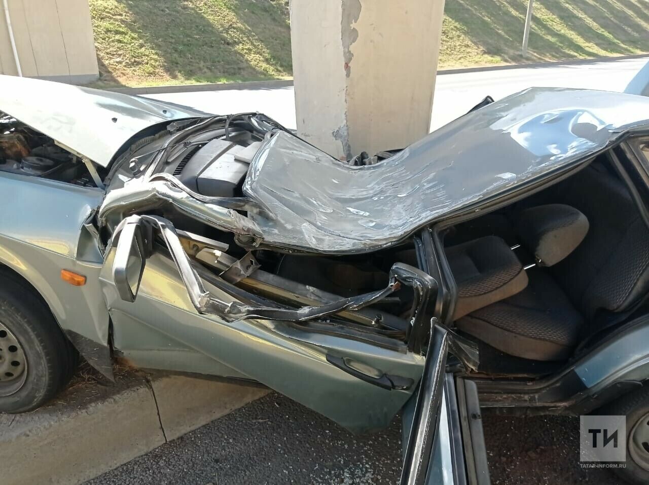 В&nbsp;ДТП под мостом в&nbsp;Челнах пострадали 19-летние водитель и&nbsp;пассажир
