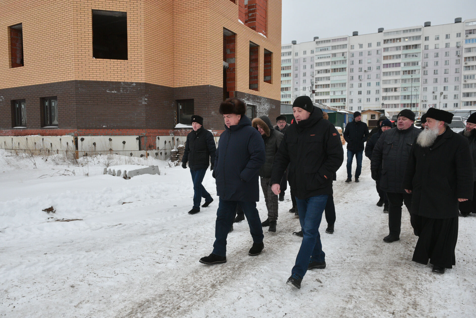 Мэр Челнов проверил ход строительства православной гимназии