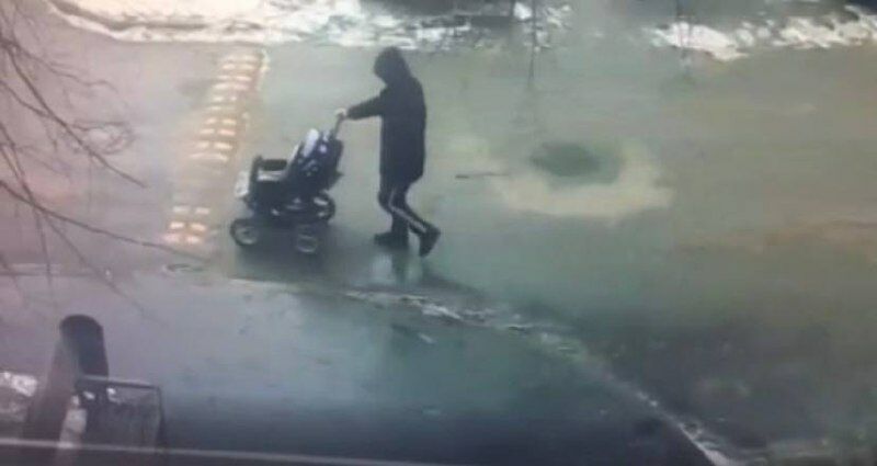 В Челнах мужчина украл детскую коляску