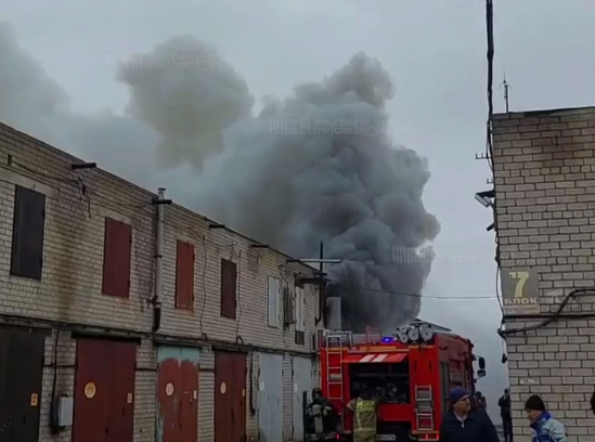 На территории ГПК «Гараж-2000» в Набережных Челнах начался пожар
