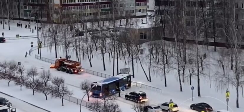 Стали известны подробности ЧП с большим автобусом, перекрывшим дорогу в Челнах