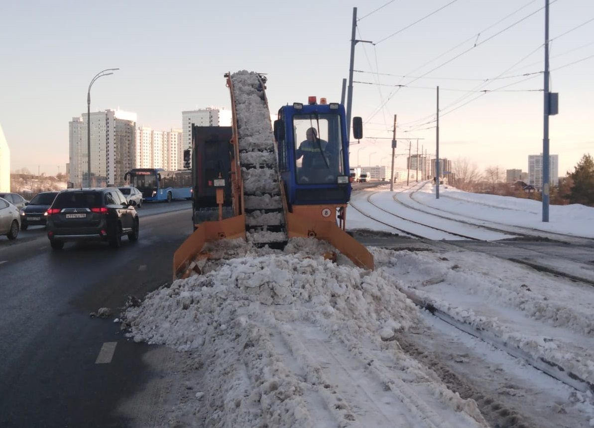 В уборке снега на дорогах Челнов задействованы 150 единиц техники и 120 рабочих