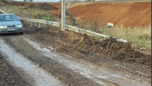 Ни&nbsp;пройти, ни&nbsp;проехать: Дачники СНТ под Челнами недовольны образовавшейся колеёй на&nbsp;въезде