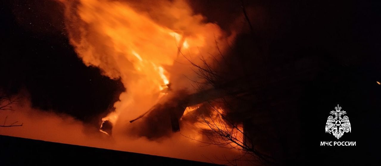 В БСМП Челнов госпитализировали женщину с ожогами, у которой сгорел дом в Актанышском районе