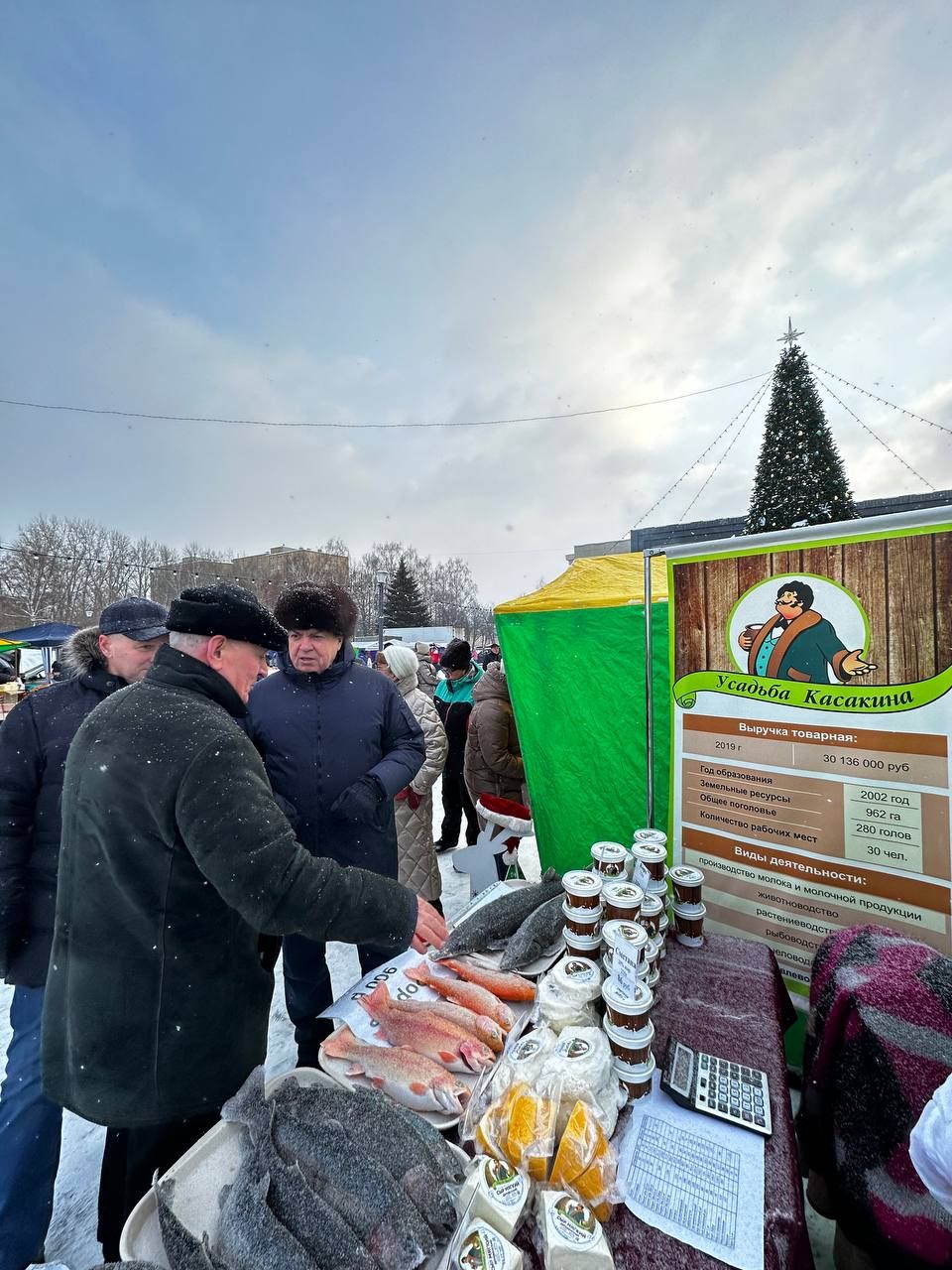 В Набережных Челнах проходит новогодняя сельхозярмарка