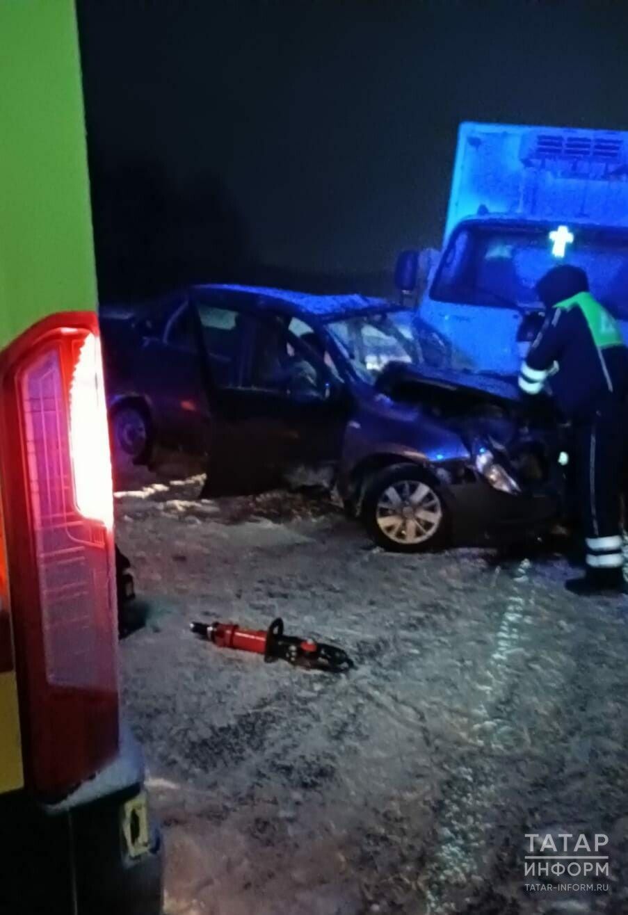 В Татарстане в ДТП с большегрузом погибла пассажирка легковушка