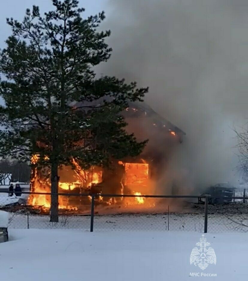 В Татарстане при пожаре в частном доме погибли отец и трое дочерей