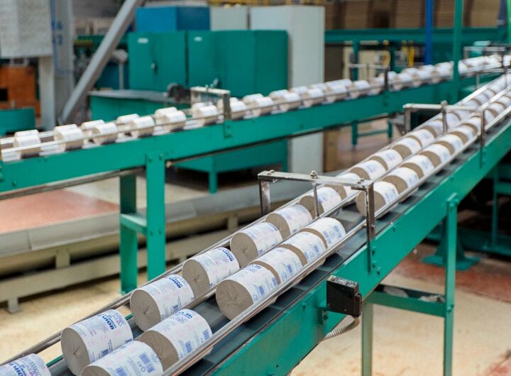 Более 9-ти млрд рулонов туалетной бумаги челнинский КБК произвел за 35 лет