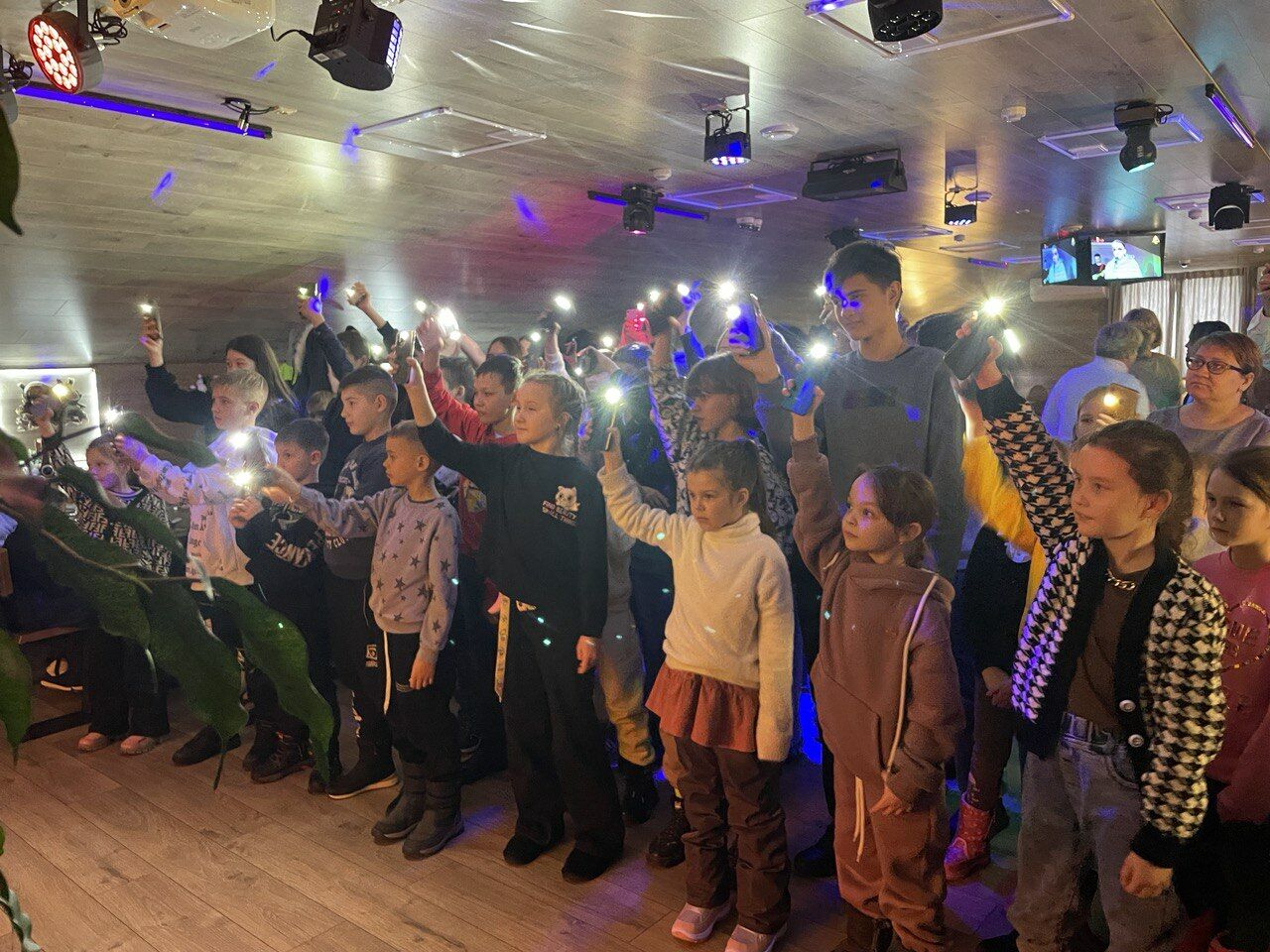 Челнинские предприниматели организовали концерт для детей военнослужащих