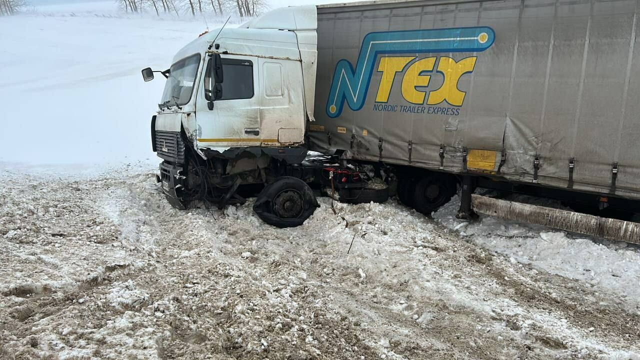 В&nbsp;страшном ДТП с&nbsp;грузовиком на&nbsp;трассе в РТ погибли дети