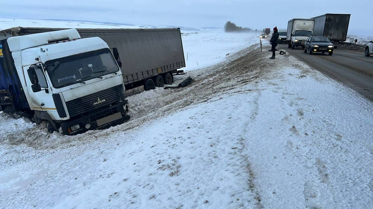 В&nbsp;страшном ДТП с&nbsp;грузовиком на&nbsp;трассе в РТ погибли дети