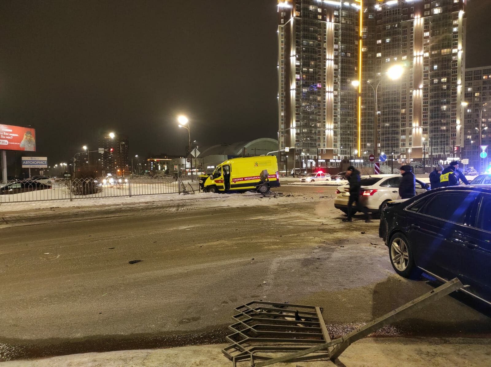 В Челнах машина скорой помощи перевернулась после столкновения с «Ауди»