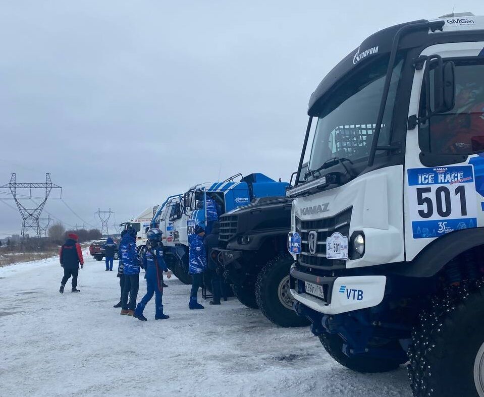 В&nbsp;Набережных Челнах прошли соревнования ледовые гонки на&nbsp;грузовиках