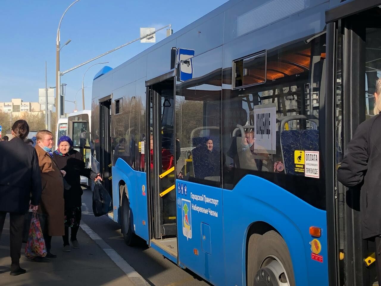 В Набережных Челнах с утра на кладбище «Молодежное» были  отправлены автобусы