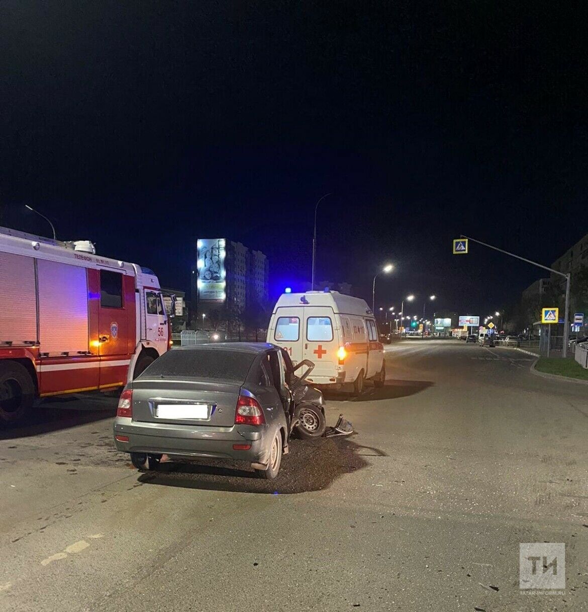 В Набережных Челнах после ДТП загорелась легковушка, есть пострадавшие