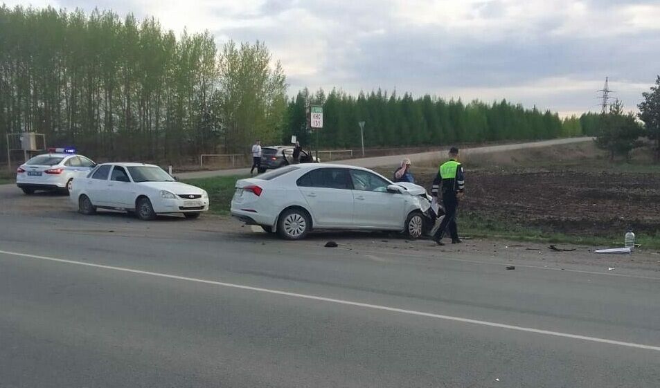 На трассе в РТ столкнулись две иномарки, есть один погибший