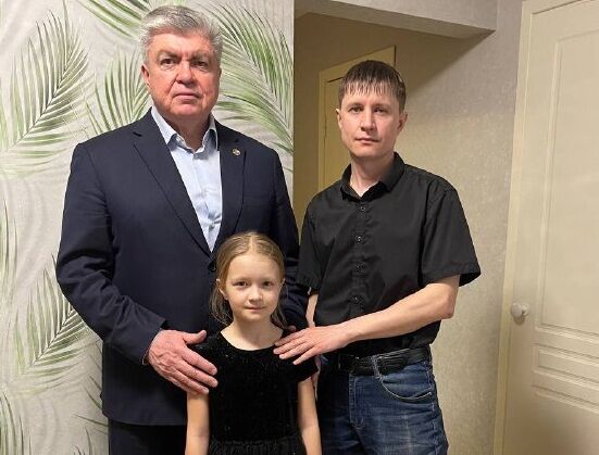Мэр Челнов посетил семью погибшей после родов Алены Мухаметовой