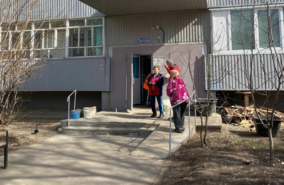 В&nbsp;Челнах жители дома 18/02 несколько лет жалуются на&nbsp;зловоние в&nbsp;подъезде