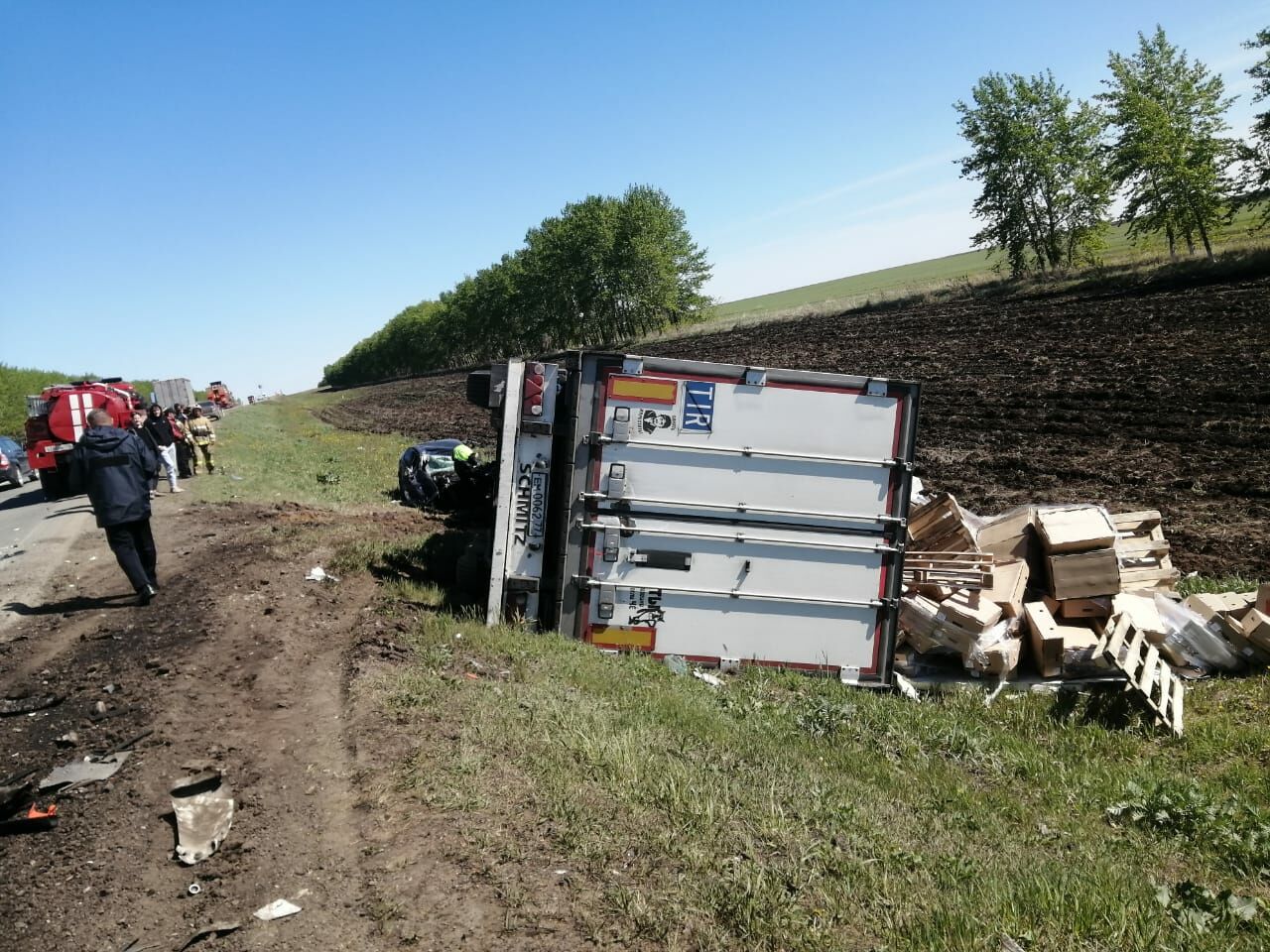 При ДТП с участием фуры и легковушки на трассе в Татарстане погиб мужчина