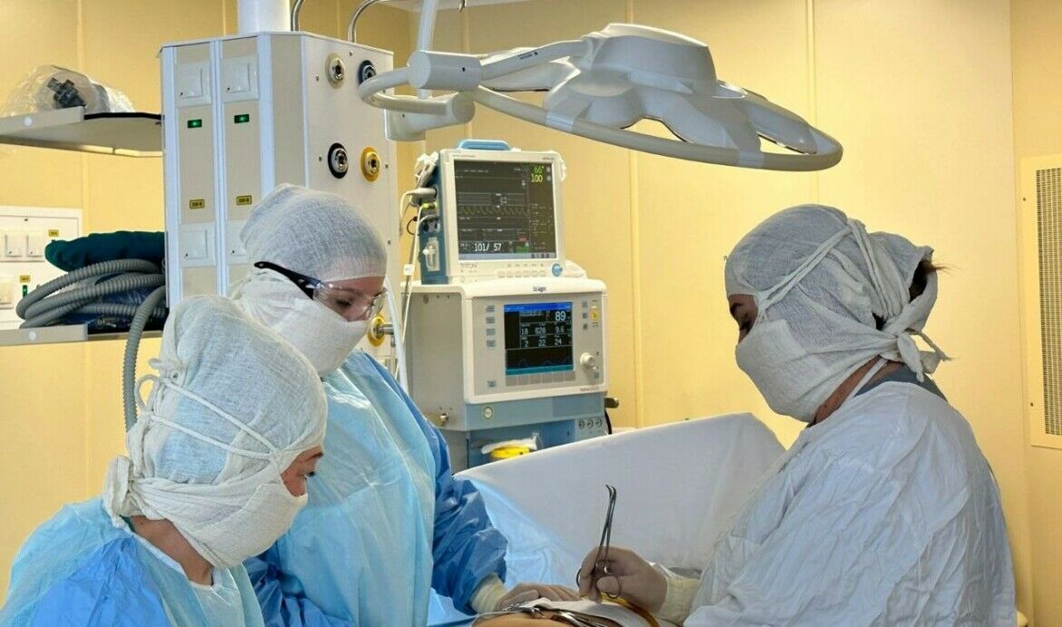 В&nbsp;Татарстане врачи извлекли опухоль размером с футбольный мяч из&nbsp;матки женщины