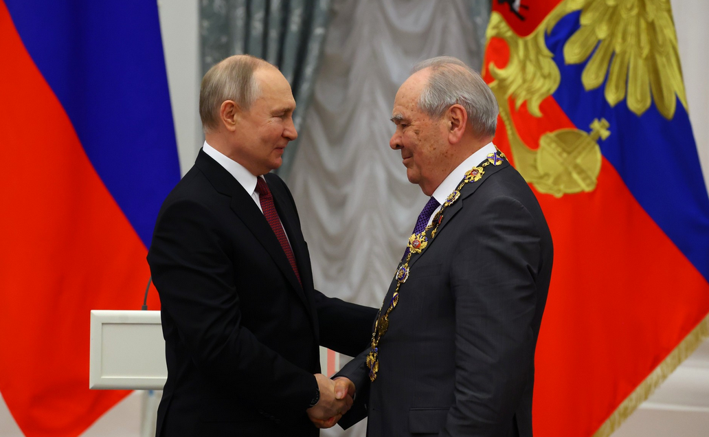 Владимир Путин вручил Минтимеру Шаймиеву государственную награду