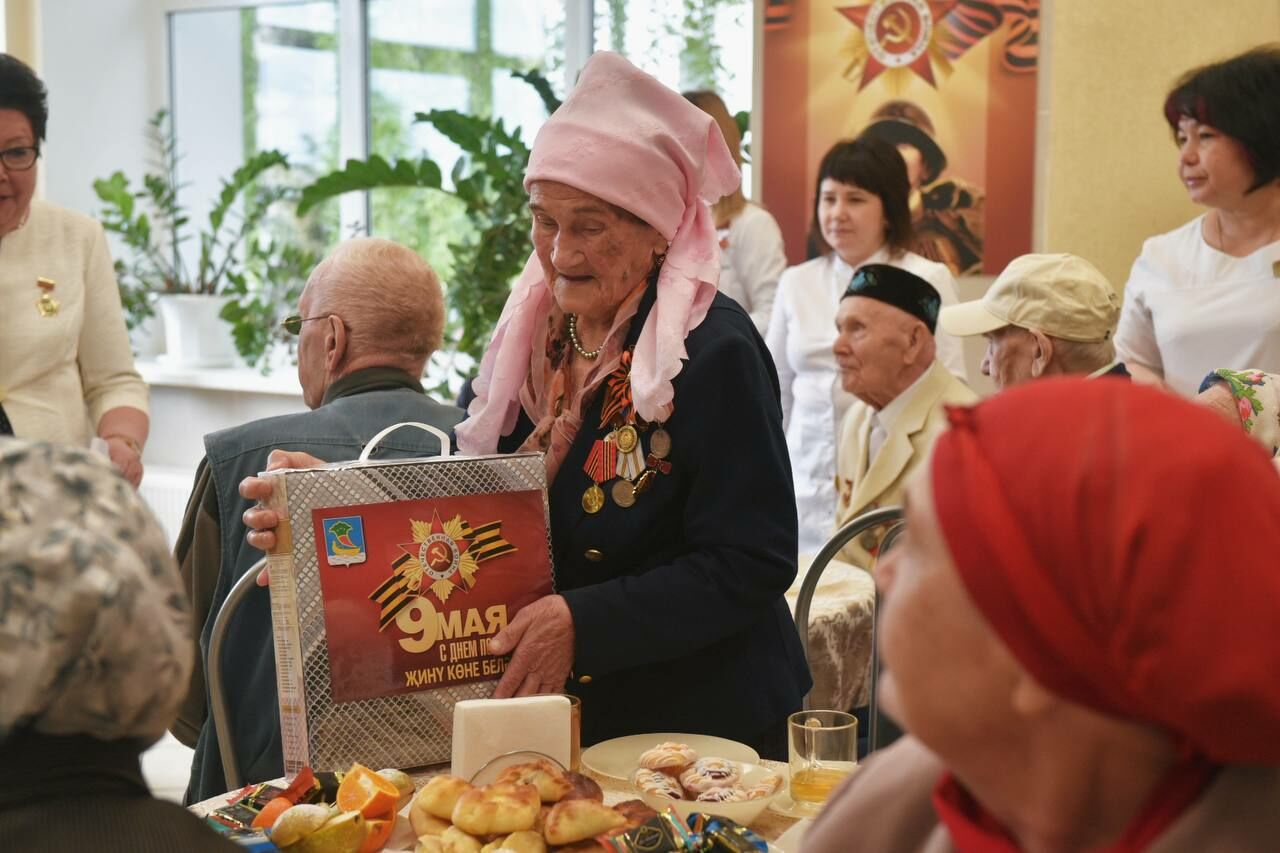 Наиль Магдеев поздравил ветеранов, находящихся на&nbsp;лечении в&nbsp;госпитале, с&nbsp;годовщиной Победы в&nbsp;ВОВ